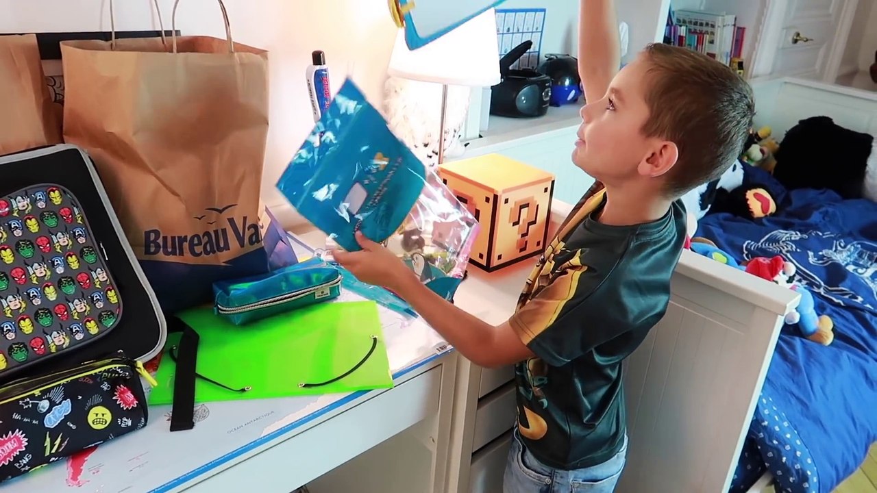 QUOI DANS MON SAC DE COURS  BACK TO SCHOOL SWAN 2018 