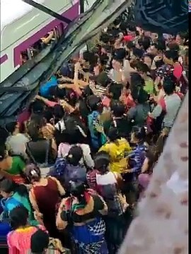 Train de voyageurs- Inde