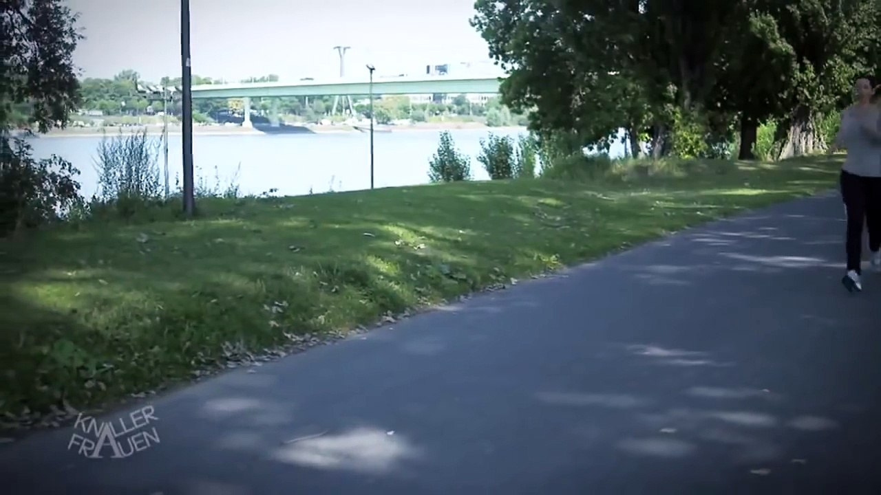 Wippende Brüste [subtitled] | Knallerfrauen mit Martina Hill