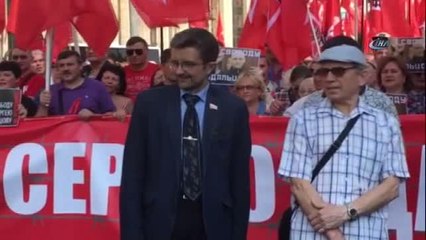 Rusya'da Binlerce Kişi Emeklilik Reformunu Protesto Etti