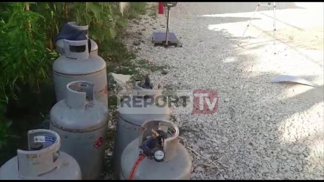 Report tv-Fier, shkrumbohen nga zjarri 70 ton kafe në një magazinë, dëmi 400 mijë euro