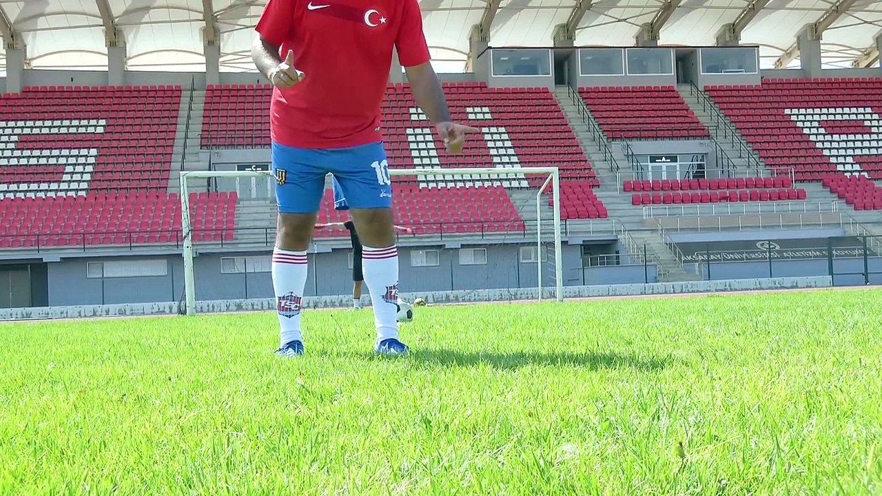 GERÇEK SAHADA GÖZÜ KAPALI PENALTI CHALLENGE!