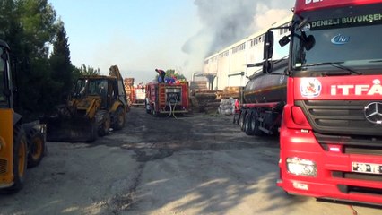 Denizli’de depoda çıkan yangın devam ediyor