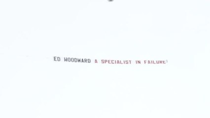 Man United - Une bannière des supporters pour réclamer le départ d’Ed Woodward