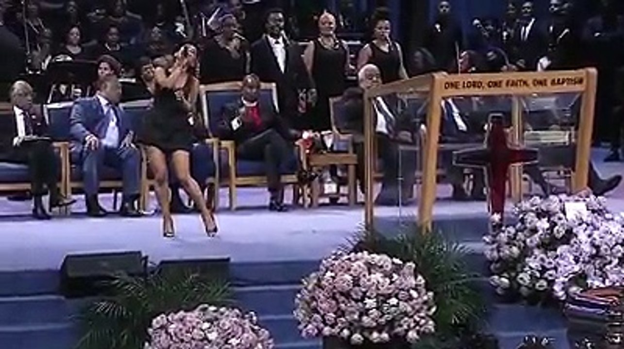 Ariana Grande Sings at Aretha Franklins Funeral