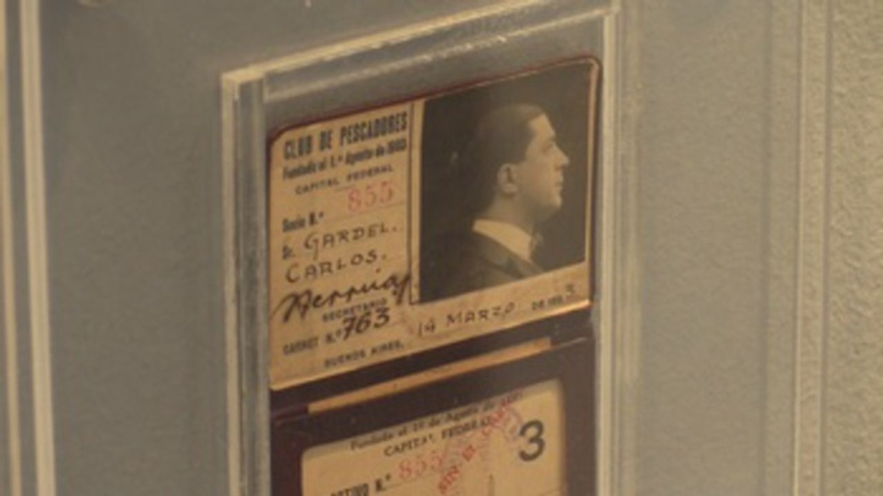 Fútbol, turf y tango, las pasiones de Gardel en una muestra en Argentina