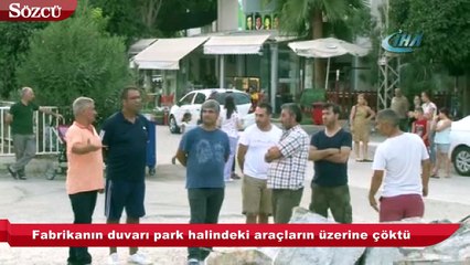 Fabrika duvarı araçların üzerine çöktü