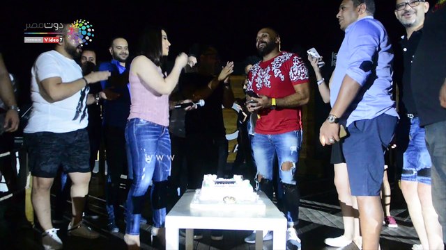 المطربة بوسي تحتفل بعيد ميلادها فى الساحل