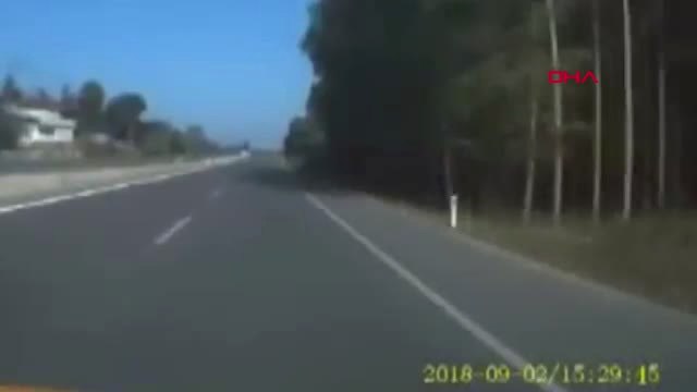 Sakarya Hafif Ticari Araç, İki Motosiklete Çarpıp Devrildi: 7 Ölü, 3 Yaralı