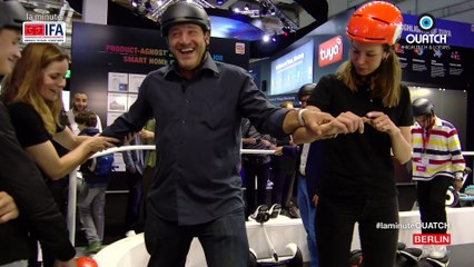 la minute S06E18 : [IFA 2018] J'ai testé les patins motorisés de Segway (Drift W1) !