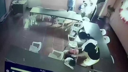 Quand un écolier est à moitié endormi