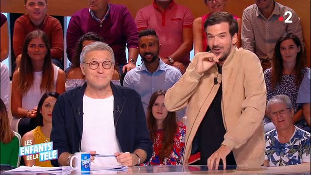 Marc-Antoine Le Bret imite Stéphane Plaza face à l'animateur dans Les enfants de la télé et c'est très drôle ! Regardez