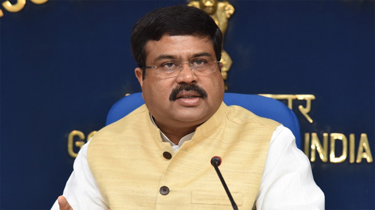 Petrol - Diesel के बढ़ते Price पर बोले Dharmendra Pradhan, हमारे हाथ में नहीं है ये । वनइंडिया हिंदी
