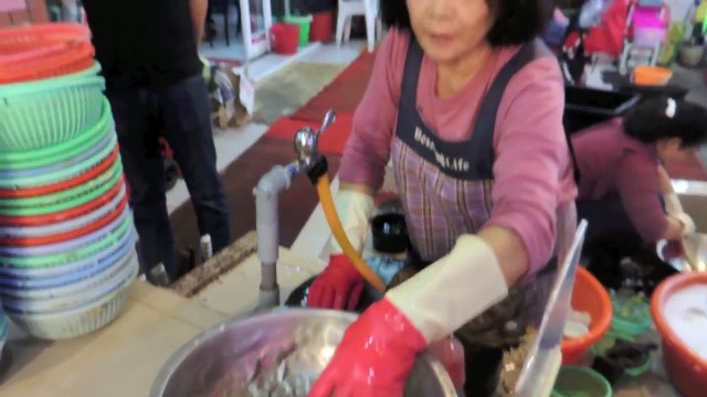 Taiwan Street Food - LOBSTER SASHIMI Taiwanese Seafood - Discovery Street Food