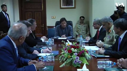 PM Imran Khan Reply To Journalist In Meeting