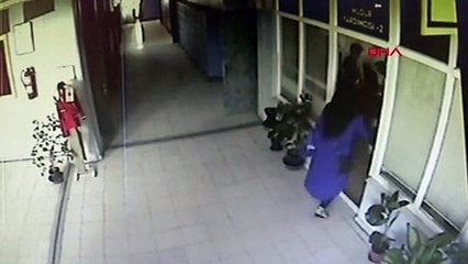 Sivas'ta öğrenci velisi, kayıt tartışmasında okul müdür yardımcısını dövdü