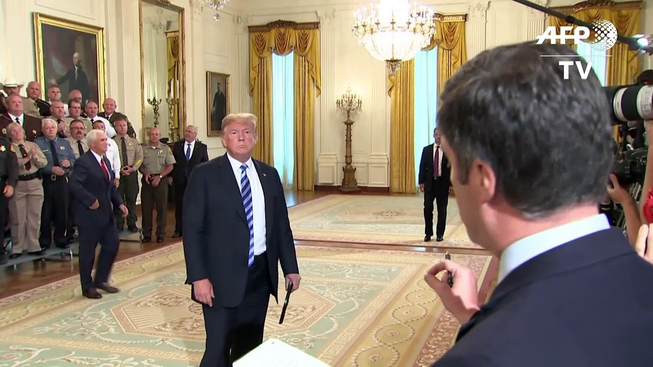 Trump allein im Weißen Haus?