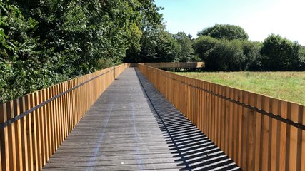 La nouvelle passerelle entre le collège Simone-Veil et le gymnase Jouan