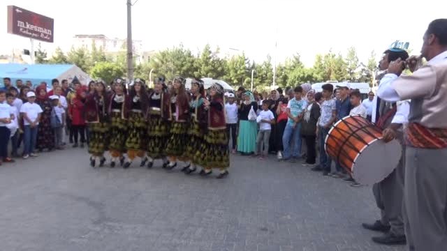 Mardin'de 'Halk Sağlığı Haftası' Kutlamaları Halaylarla Başladı