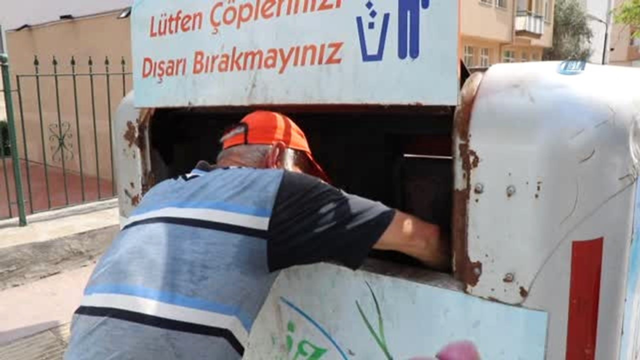 Görme Engelli Eşine Bakabilmek İçin 16 Yıldır Çöpten Kağıt Topluyor