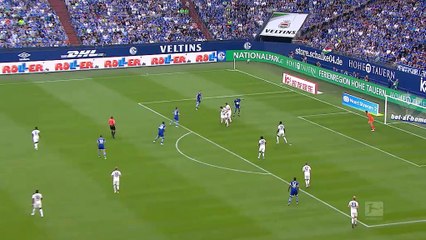 Schalke, VAR’dan gelen penaltıyı kaçırdı