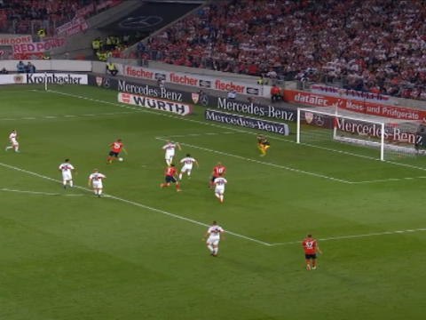 لقطة: الدوري الألماني: مولر يدكّ شباك هانوفر مُستغلًا تمريرة ليفاندوفسكي الساحرة