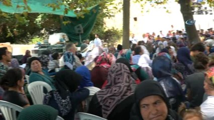 Finike'de 2 Dakikada 1 Kilo 750 Gram Bal Yiyerek Birinci Oldu