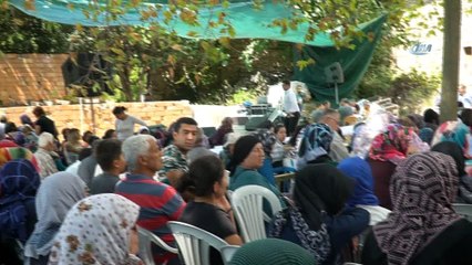 Finike’de 2 dakikada 1 kilo 750 gram bal yiyerek birinci oldu