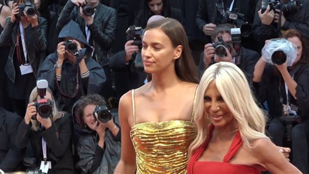 Irina shayk: ganz in gold auf dem roten teppich