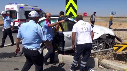 Suriye Uyruklu Sürücünün Kullandığı Otomobil Kamyonete Çarptı: 1 Ölü, 4 Yaralı