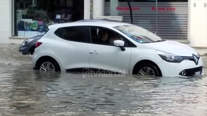 Shiu permbyt Durresin