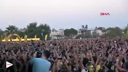 Hayko Cepkin, Konser Alanına Paraşütle İndi