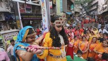 La India celebra en las calles el nacimiento del dios Krishna