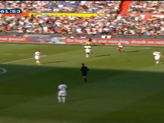 كرة قدم: الدوري الهولندي: رأسيّة فان بيرسي تخدع حارس بريدا ليسكنها الأخير شباك فريقه بالخطأ