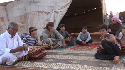 آلاف السوريين ينزحون من أدلب هربا من قصف النظام