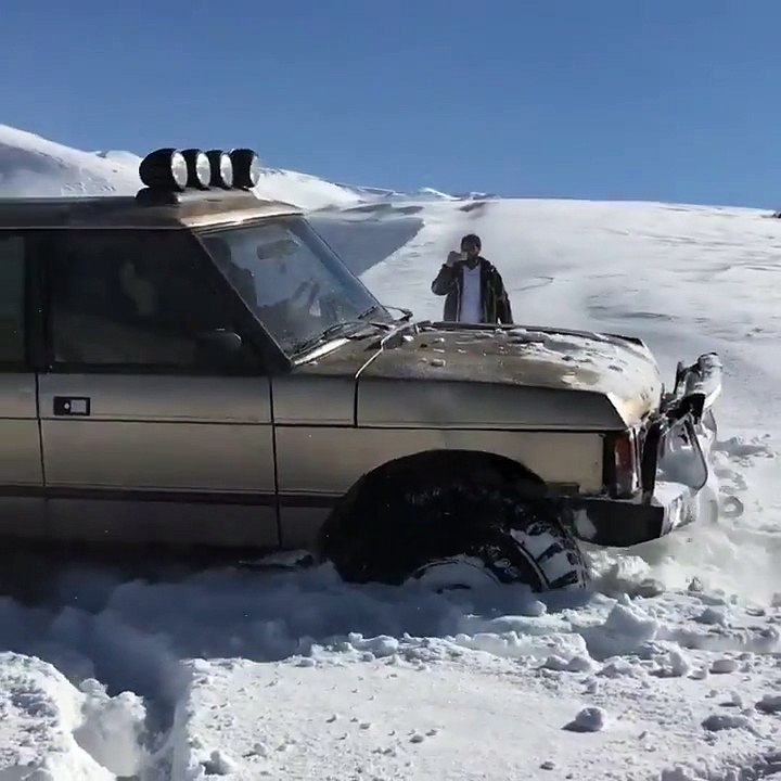 Range Rover - Snow Jump