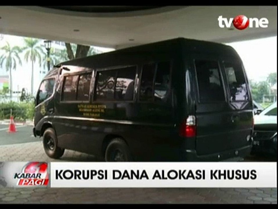 2 Tersangka Korupsi dan Alokasi Khusus Pemerintah Kota Probolinggo Ditahan