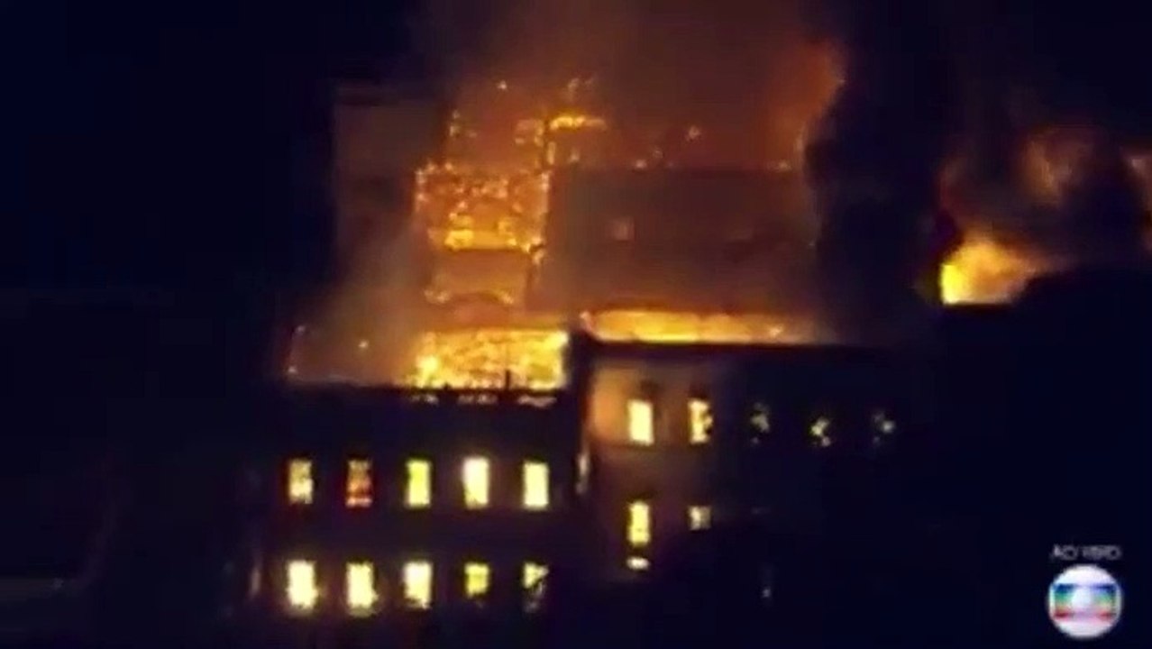 Le musée de Rio de Janeiro ravagé par les  flammes