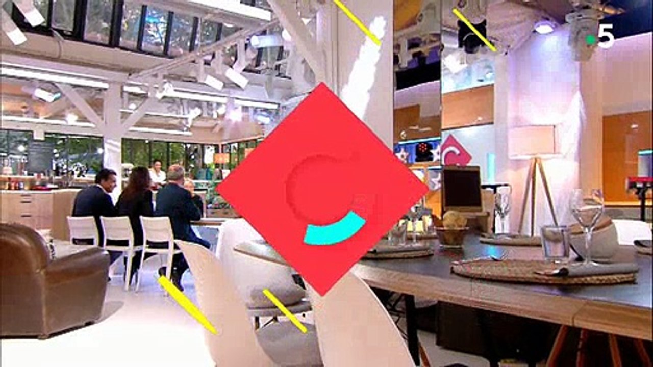 Regardez les premiers instants de "C à vous" qui est revenu ce soir pour une 10e saison sur France 5 en plongeant dans ses archives