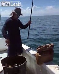 Il pêche un poisson toutes les 5 secondes !