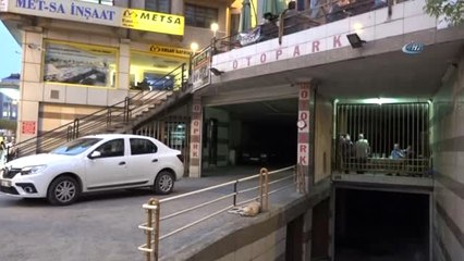 İş Makinesi Otoparkın Önüne Çekildi, Araçlar Mahsur Kaldı