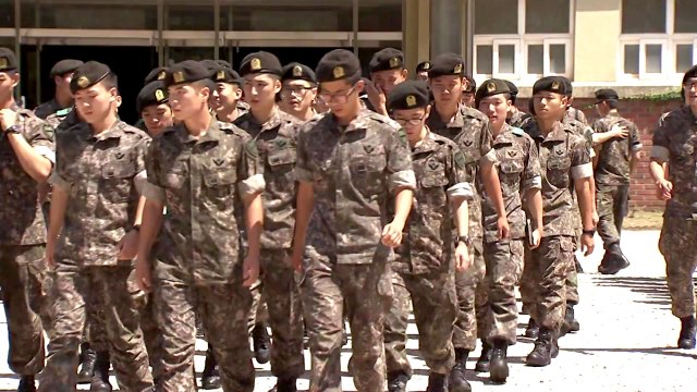 다음 달부터 군 복무 2주에 하루씩 단축 / YTN