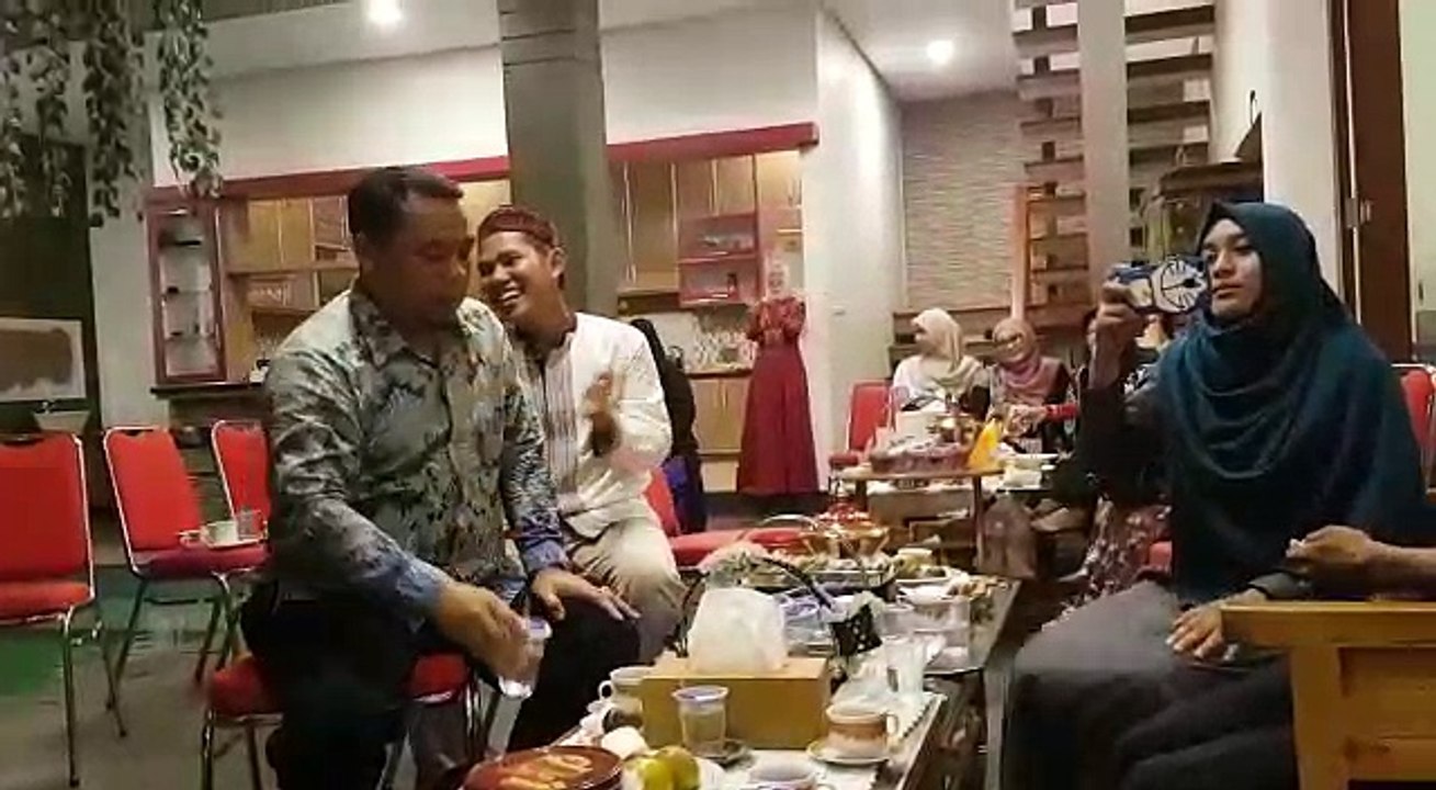 suara emas ema' ema' jaman naw - love this from indonesia