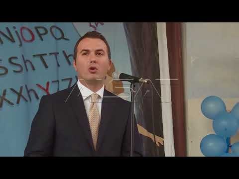 Nis viti i ri shkollor, bankat përplot me nxënës