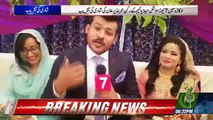 Reporter Giving news of his own marriage, see how much happy all family - Very interesting