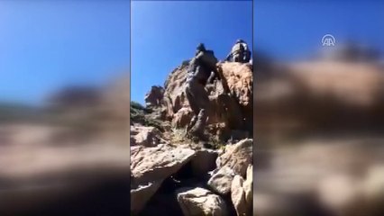 Komandolar teröristlerin inlerine girdi - HAKKARİ