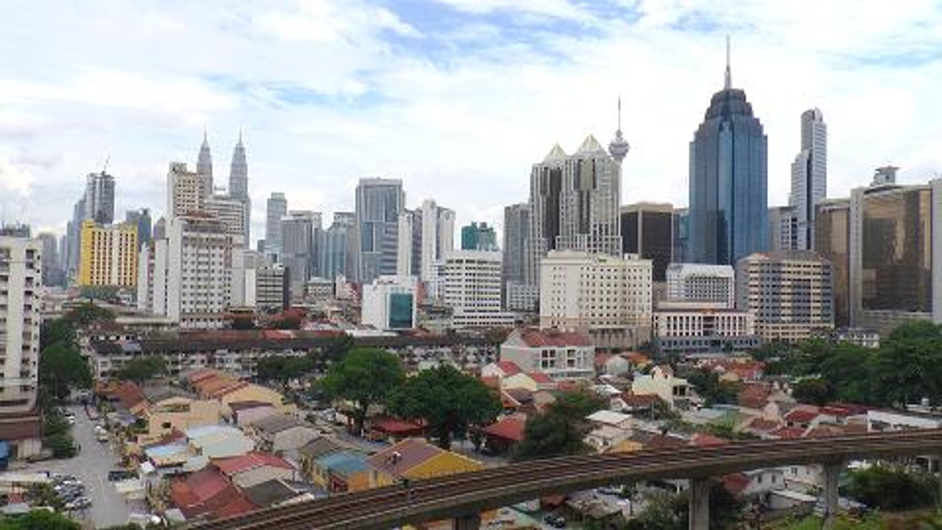 ⁣Standard Chartered: Malaysia’s outlook stable