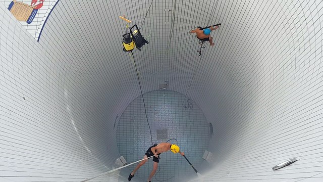 Métropole Dijon : nettoyage de la fosse plongée à la piscine olympique