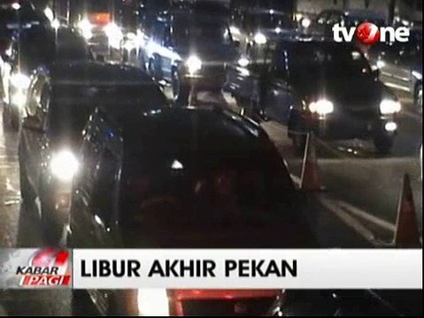 Jelang Libur Panjang Tol Cikampek Macet