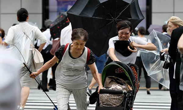 Jebi tayfunu hayatı felç etti